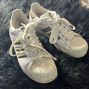 ADIDAS men’s 6 (women’s 8) white leather shell toe